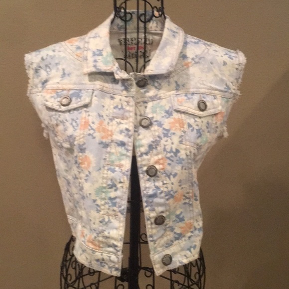 🛍🌸Hot Kiss Floral Vest - Picture 2 of 3